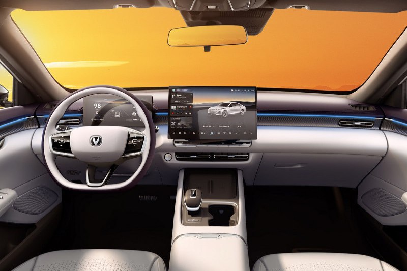 Changan Lamore получил новый салон и улучшенный мотор 2