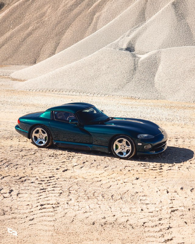 Dodge Viper RT/10 1994 года — это воплощение чистоты и аутентичности: 8-литровый атмосферный двигате 2
