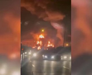 החות'ים של תימן אומרים שהם תקפו את בית הזיקוק ארמקו בג'יזאן, ערב הסעודית, עם מזל"ט.