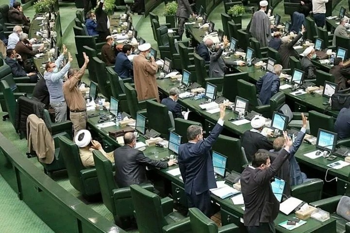 عصر ایران: یک واژه مبهم میتواند برای هنرمند به پرونده کیفری تبدیل شود/ نقدی بر یک جرم انگاری هنری🔹️ او از همین زاویه ماده ۱۴ این ط