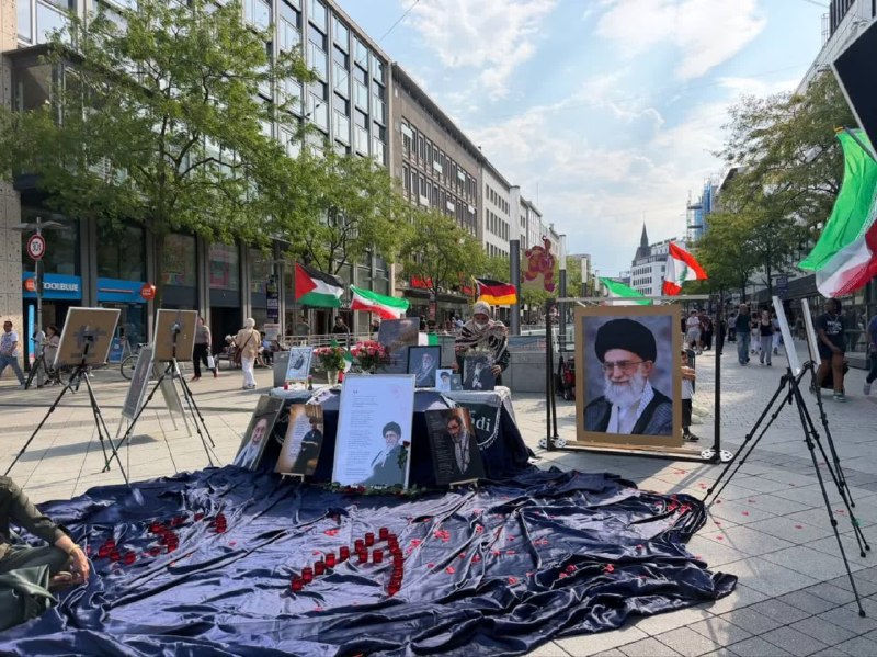 استاد محمد شجاعی: 🎞 نمایشگاه آیت‌الله شهید خامنه‌ای در هانوفر آلمان ● اینجا شهر هانوفر در کشور آلمانه.و مردم چه عجیب، جاذبه‌ی وجود این ابر