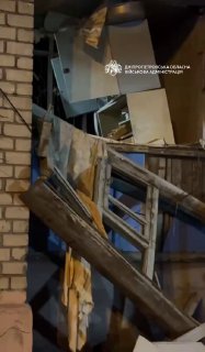 Российская армия атаковала Днепр и Харьков. Пострадали 14 человекВзрывная волна от российского удара повредила многоэтажный дом и помещение банка, возник пожар, сообщил глава Днепропетровской областной администрации Александр Ганжа.По его словам, пострадал