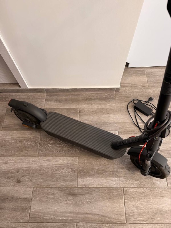 Продаю электросамокат Xiaomi Electric 5