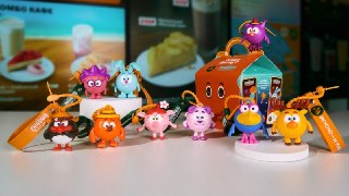 В сети «Вкусно — и точка» начнётся новая коллаборация со СмешарикамиВ новых «Кидз Комбо» детей будут ждать брелоки с героями мультсериала: от Пина до Копатыча. Упаковки с аксессуарами будут непрозрачными, поэтому каждая покупка станет для детей сюрпризом.Е