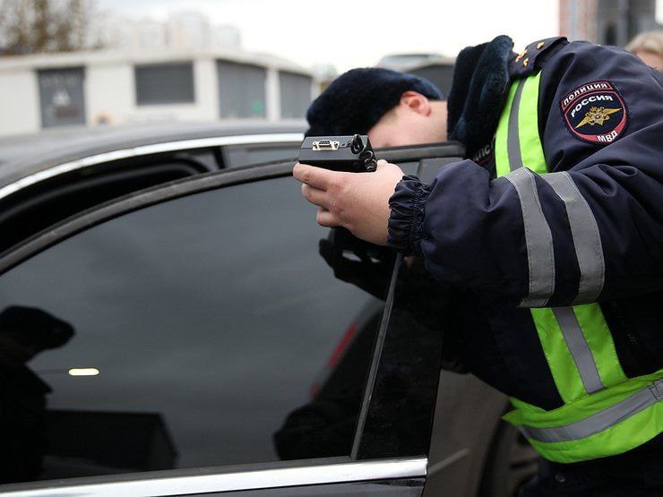 В Госдуму внесен законопроект об отмене штрафов за тонировку передних боковых ст