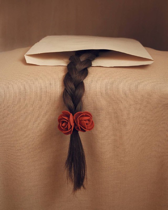 👉🏾به نام زن👈🏾: دل که با صد رشته ی جادو نمی گیرد قرارتاری از گیسوی او آرید و زنجیرش کنید..@Rain_of_lo0ve 🌸🍃کانال ما در بله👇https://ble.i