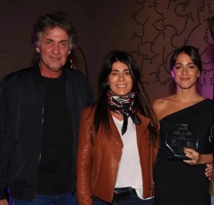 Latin Celebrities: ⁣༆ #Update پس از پانزده سال، آلخاندرو استوسل رسماً دیگر مدیر برنامهٔ تینی نیست. 𖣘 #TINI ༔ @LatinCelebrities ༔⁣༆ #Updateد