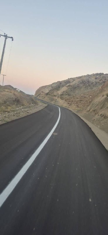 درگز آنلاین: 🛣️ در راستای ارتقای ایمنی و افزایش دید رانندگان، عملیات خطکشی محور دهشت–حصار به طول ۸ کیلومتر، نصب تابلوهای جهتنما در