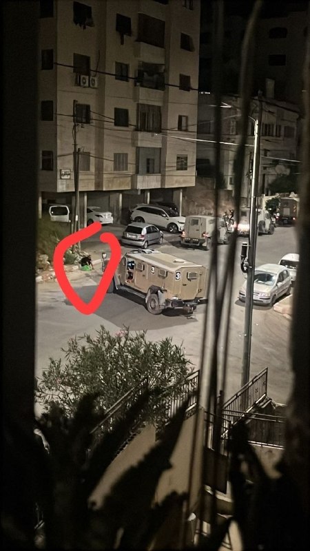 The occupation forces raided a residential building and arrested a young man during their assault on the Almakfia neighborhood in Nablus.