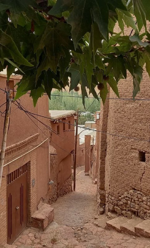 باغ نو: ✳️🔴یکشنبه۲۵ مردادماه ١۴٠۵۳ ربیع الاول ۱۴۴۸۱۶ اوت ۲۰۲۶📷روستای زیبای وتاریخی ابیانه/عکس از سمیه.......#در_موردش_فکر_کن:▫️