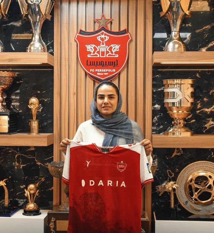 نیمکت نیوز: ⚽🚨فرشته کریمی اسطوره 38 ساله فوتسال، به تیم فوتبال پرسپولیس پیوست🆔 @NimkatNews_Officiall