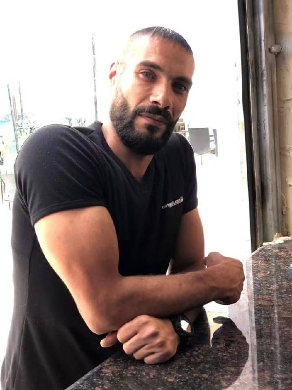 כוחות הכיבוש עוצרים את הצעיר, פתח אל-אשקר, מסביבת אצטדיון העירייה, ממערב לשכם.