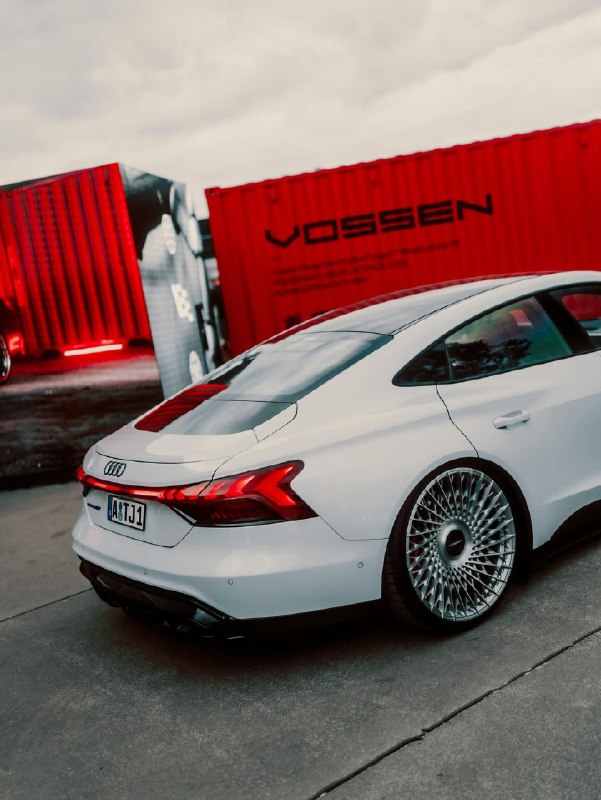 Audi E-Tron GT на дисках Vossen S21-11T с матовым глянцевым прозрачным покрытием. 10