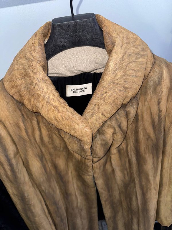 Сегодня была съемка мечты с самой крутой личной коллекцией Balenciaga от Демны. Когда не только работа, но и сами клиенты безумно вдохновляют! ✨ Смотрите наш шикарный кутюрный бэкстэйджСегодня была съемка мечты с самой крутой личной коллекцией Balenciaga от Демны. Когда не только работа, но и сами клиенты безумно вдохновляют! ✨ Смотрите наш шикарный кутюрный бэкстэйдж