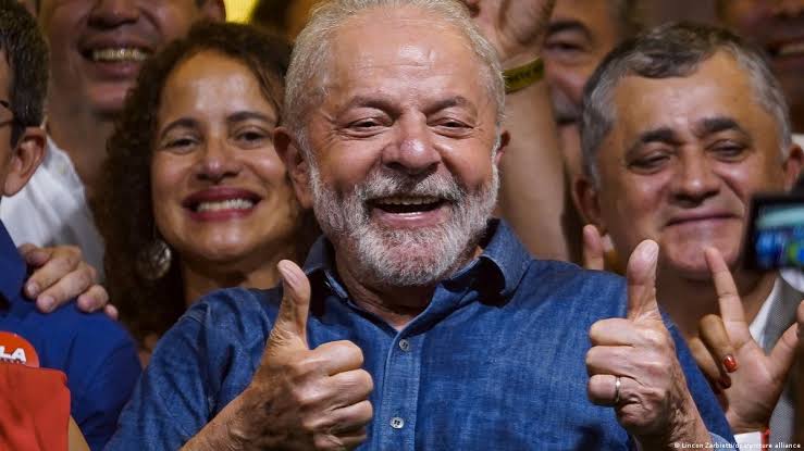 לולה דה סילבה ניצחה בבחירות בברזיל עם יותר מ-64 מיליון קולות לואיז אינאסיו לולה דה סילבה ניצח בסיבוב השני ש…