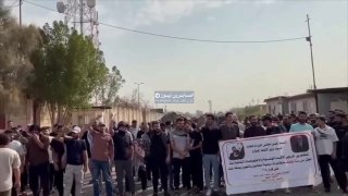 בוגרי התמחות ההנדסה, הנפט והמדעית בבצרה ממשיכים לשבת מול חברות הנפט, בדרישה להעניק להם חוזי שרים.