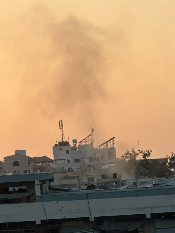 תקיפה אווירית דחופה של ישראל על היקף אזור ביקורת הדרכונים בעיר עזה.