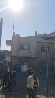 עקבות הרס שהותיר צבא הכיבוש לאחר הפצצת ביתו של ההרוג שייח פארוק רמדאן בכפר טל ממערב לשכם.