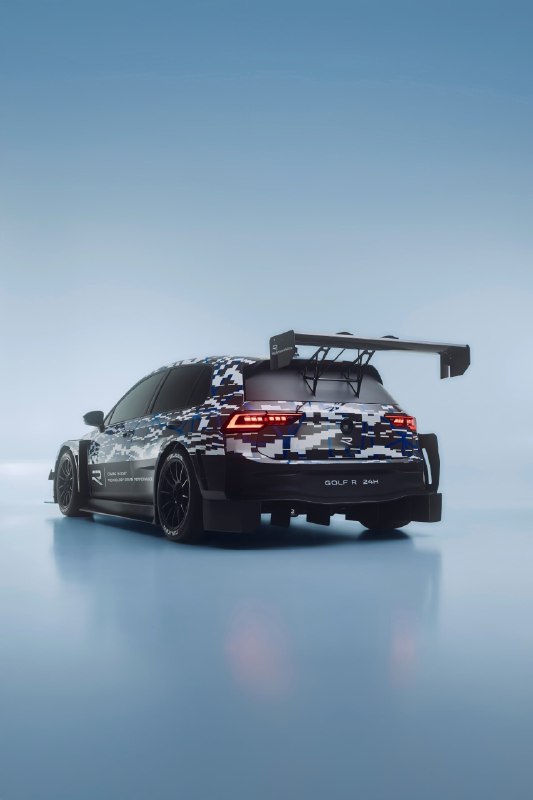 Volkswagen показал заряженный Golf R специально для участия в марафоне «24 часа Нюрбургринга». 4