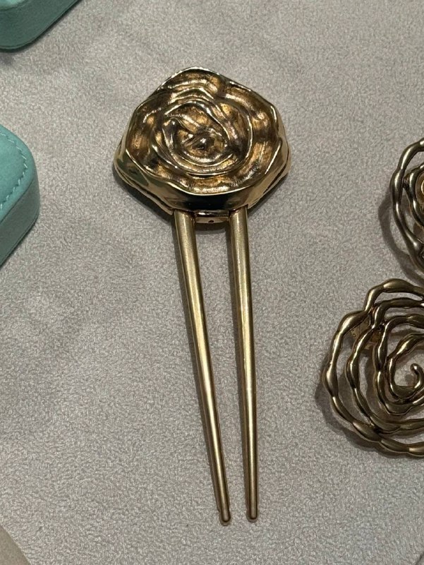 Тайланд – страна длинных волос и причесок. Конечно же, я начала поиски интересных украшений для них — парочку нашла 💝Но, как и у нас, эксклюзивных и качественно выполненных украшений 1%Тайланд – страна длинных волос и причесок. Конечно же, я начала поиски интересных украшений для них — парочку нашла 💝Но, как и у нас, эксклюзивных и качественно выполненных украшений 1%