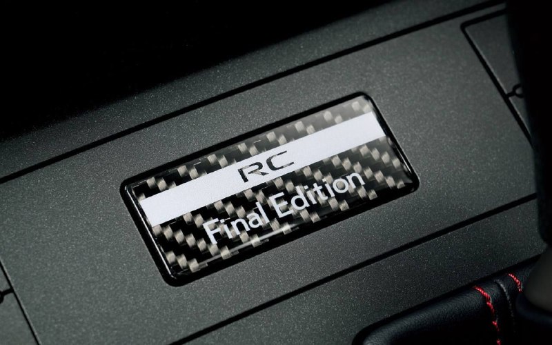 Lexus снимает с производства легендарное купе RC и RC F 3