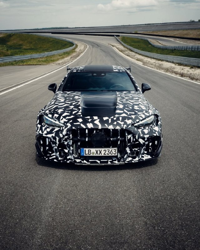 Mercedes-AMG показала новый CLE Mythos — эксклюзивное купе с вайбом настоящих Black Series. 5