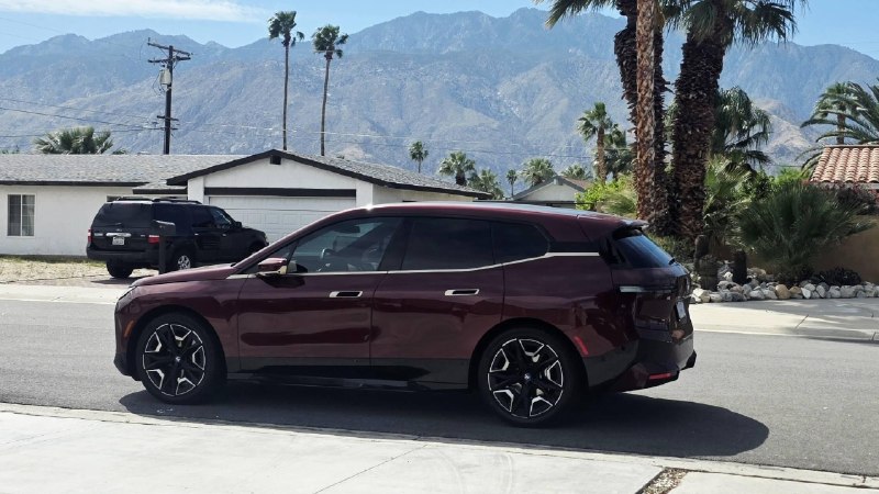 Aventurin Red с бронзовыми акцентами, iX xDrive50: человек на Reddit взял CPO с