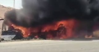 תאונה טרגית.. טלוויזיה סורית: 19 בני אדם נהרגו ו-27 נוספים נפצעו, לפי אגרה ראשונית, כתוצאה מהתנגשות שני אוט…