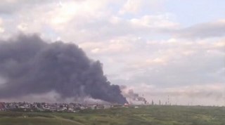 В результате атаки беспилотников произошел пожар на нефтеперерабатывающем заводе в Сызрани (Самарская область), пишет ASTRA.Местные власти атаку пока не комментировали.