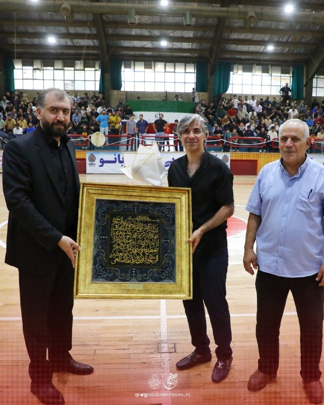 2020: تقدیر از وحید شمسایی در دیدار دلسوختگان قم و پالایش نفت شازنددر دیدار روز گذشته تیم‌های دلسوختگان قم و پالایش نفت شازند،