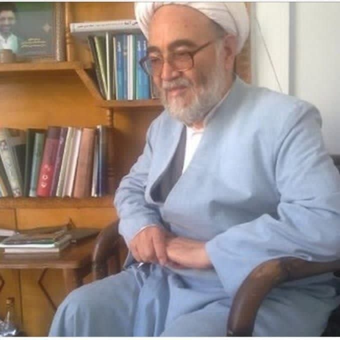 وارثون: استاد شوشتری:در بین ادعیه وارد شده برای عصر جمعه ، دعای عشرات که در مفاتیح الجنان می باشد از اهمیت بیشتری برخوردار است.@