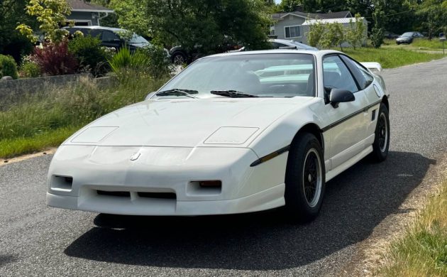 Этот Pontiac Fiero GT 1988 года — не просто машина. Это машина с историей, котор