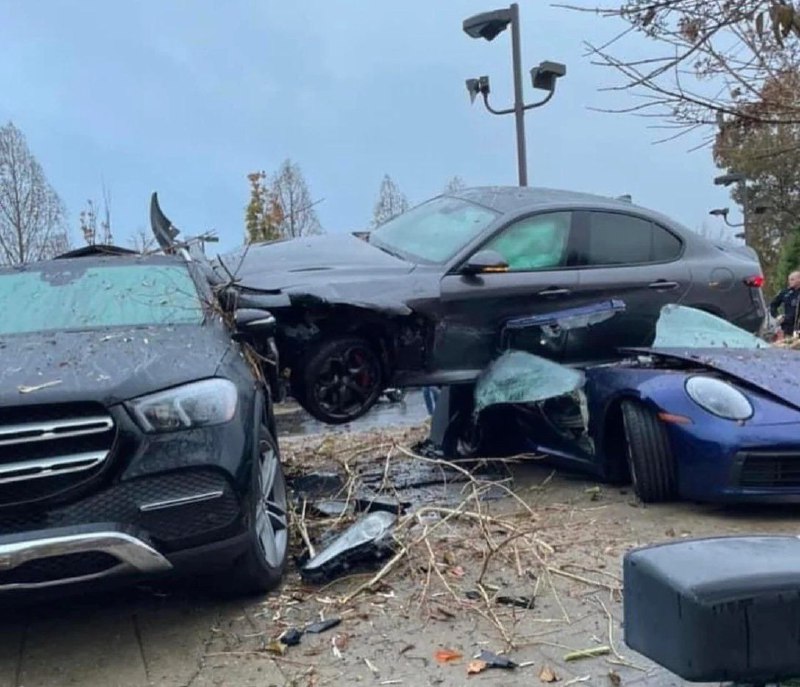 ДТП на $250 000: механик разбил четыре дорогих авто в нелепой аварии 3