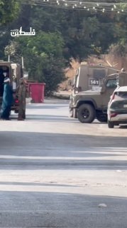 סצינות המתעדות את הרגע שבו עצרו כוחות הכיבוש הבוקר את גברת איאת אל-אשב, אמו של ההרוג טאהר זכרנה, בקבטיה, דר…