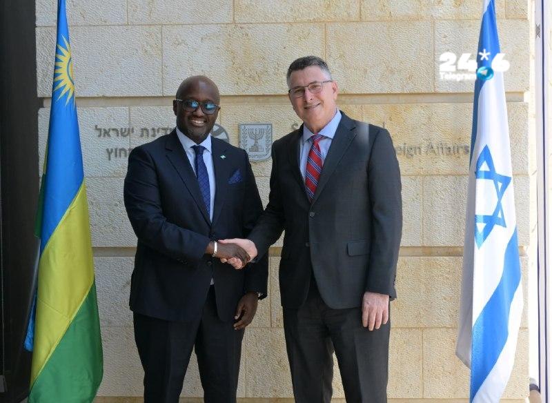 🇮🇱 שר החוץ סער נפגש בירושלים עם שר החוץ של רואנדה, אוליבייר נדוהונגירה, ואמר על דברי שר החוץ של טורקיה ש"…