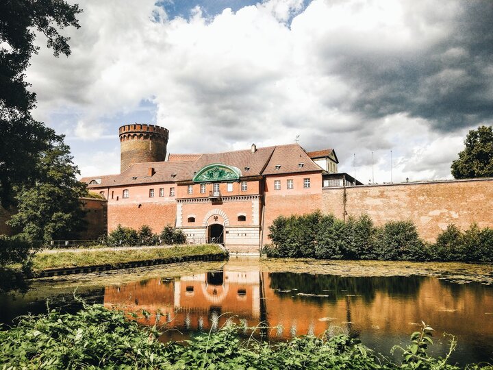 德國柏林。乘著5 號車，一路向西: 斯潘道的堡