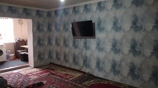 Remontlari bilan sotiladigan uy, barcha sharoitlarga ega, ma'lumotlar telefonda