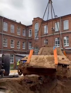 🎦 A German "Panther" tank belonging to the Second World War was pulled from the ground in the city of Kazan, Russia, after remaining 60 years underground.