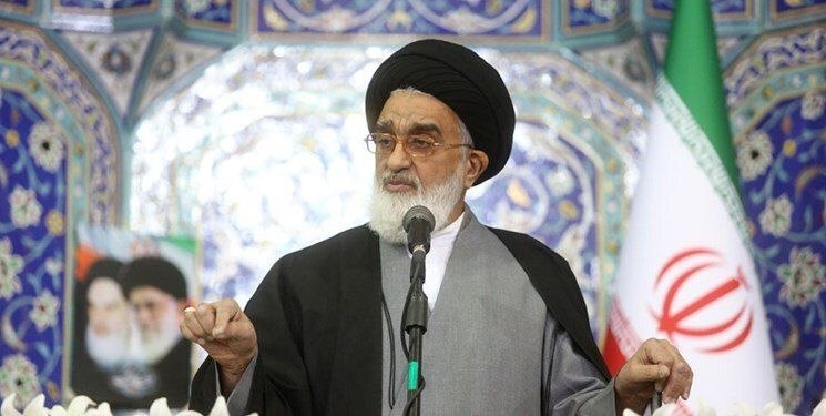 رویداد۲۴: 🔺امام جمعه قم: هر گوشی تلفن همراه یک سنگر است ممکن است زمینه نفوذ دشمن را فراهم کند🔸 سعیدی، امام جمعه قم:در چنین جنگی هر