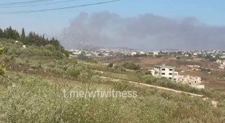 ️🇱🇧🇮🇱 כוחות ישראליים הציתו מספר בתים ומטעי זיתים מסביב בעיירה חולה שבדרום לבנון.