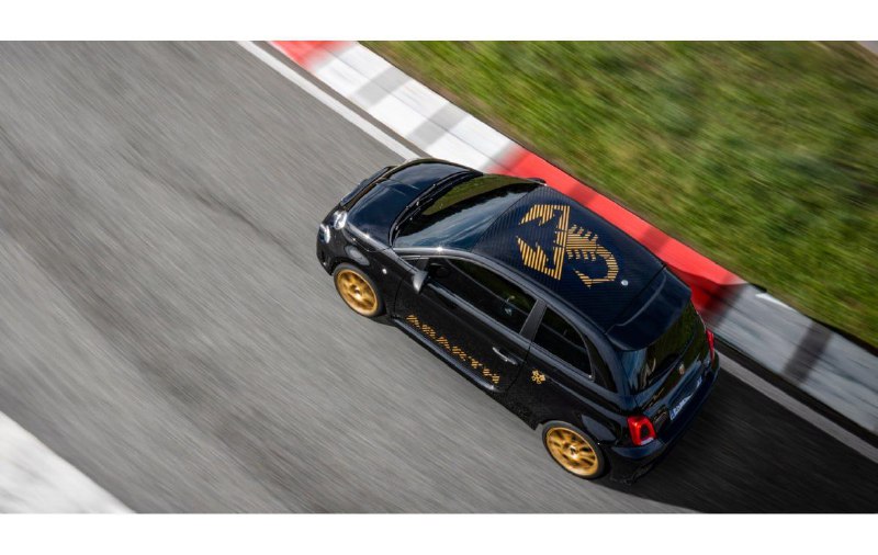 Компания Abarth выпустила юбилейную версию хэтчбека 695 2