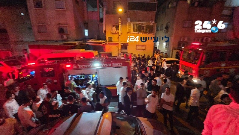 🇮🇱 לי עייש: 11 נפגעים פונו עד כה מהשריפה בבית האבות בבני ברק - בהם שניים במצב קשה ושלושה במצב בינוני.