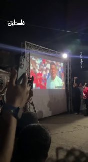 השמחה של תושבי עזה לאחר שהשוער המרוקאי יאסין בונו הציל בעיטת עונשין צרפתית, על רקע קריאות עידוד ועידוד נרחב…