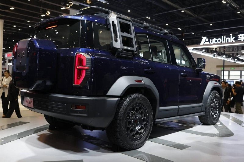 Hongqi представил большой рамный внедорожник 2