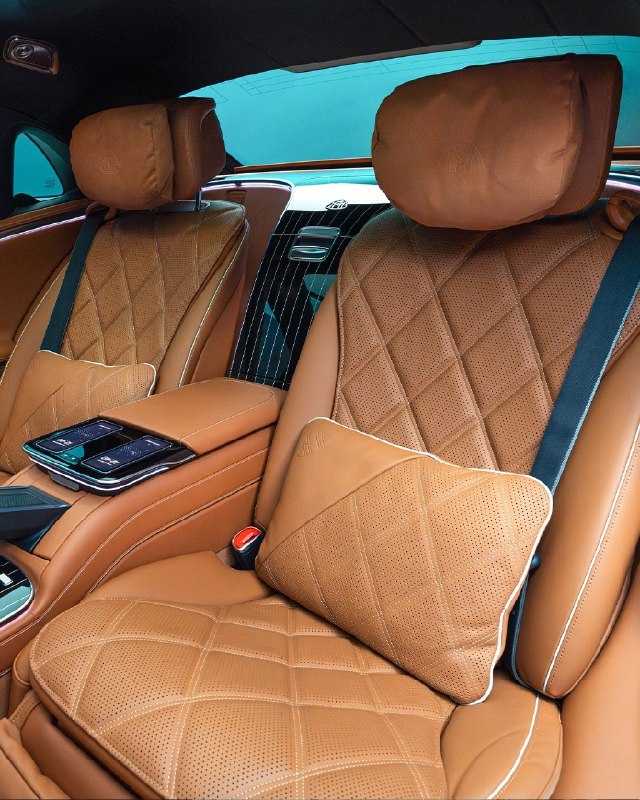 Обновлённый Maybach S-Class стал ещё более люксовым — теперь у него подсвечивается буквально всё: от 10