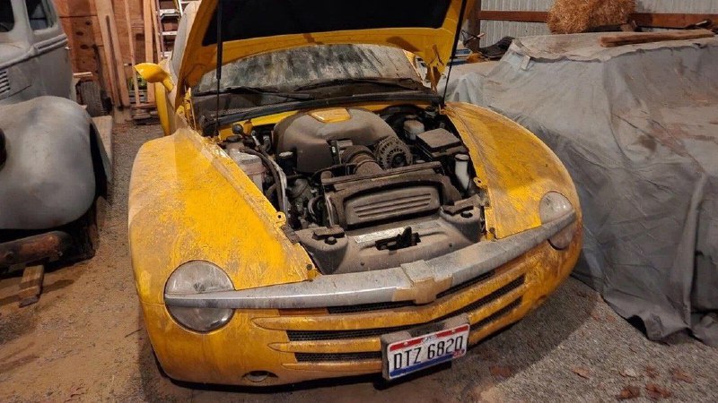 Chevrolet SSR простоял в сарае 18 лет 3