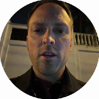Алексей Столяров попал в массовое ДТП на Рублёвском шоссе — всего в аварии пострадали четыре машины.По словам блогера, одна машина на скорости влетела в другую, а та уже ударила его BMW X6 сзади. У автомобиля Столярова слегка повреждён только бампер, остал