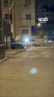 חלק מכוחות הכיבוש מסתערים על פרבר ארתח, דרומית לטול כרם.
