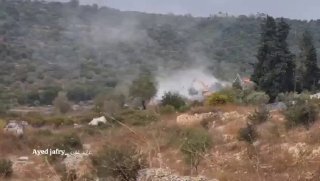 רכבי ההריסה ממשיכים להרוס בתים באזור "עין אל-סאקי" בעיירה בירזייט, צפונית לרמאללה.