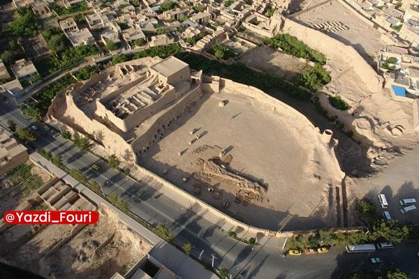 یزد فوری: شهردار میبد: وضعیت ۸۵۰ هکتار بافت تاریخی شهرستان نگرانکننده است🔹شهردار میبد با تاکید بر اهمیت بازآفرینی شهری، وضعیت ۸۵۰